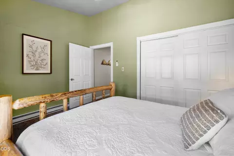 Bedroom - 53345 Riverview Dr, La Pine, OR 97739 photo 3 of 8