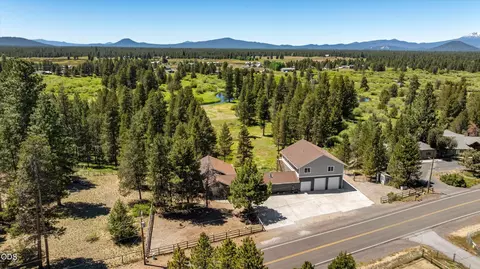 View/Area - 53345 Riverview Dr, La Pine, OR 97739 photo 4 of 8