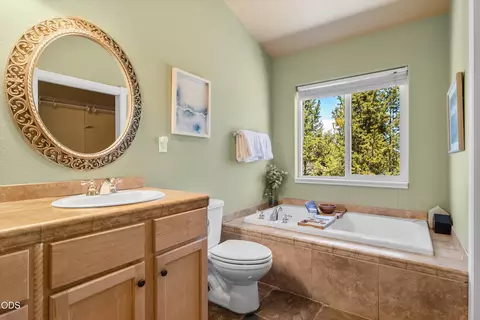 Bath - 53345 Riverview Dr, La Pine, OR 97739 photo 5 of 5