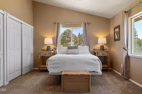 Bedroom - 53345 Riverview Dr, La Pine, OR 97739 photo 6 of 8