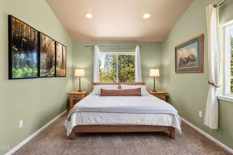 Bedroom - 53345 Riverview Dr, La Pine, OR 97739 photo 8 of 8