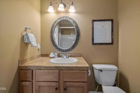 Bath - 53345 Riverview Dr, La Pine, OR 97739 photo 3 of 5