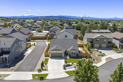 View/Area - 62847 NE Daniel Rd, Bend, OR 97701 photo 3 of 9