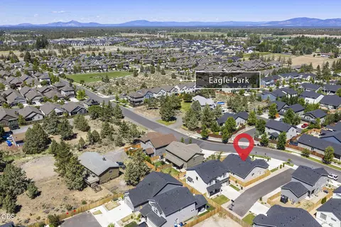 View/Area - 62847 NE Daniel Rd, Bend, OR 97701 photo 2 of 9