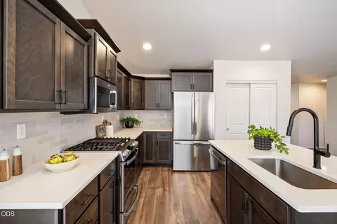 Kitchen - 62847 NE Daniel Rd, Bend, OR 97701 photo 3 of 3