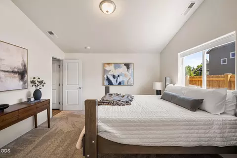 Bedroom - 62847 NE Daniel Rd, Bend, OR 97701 photo 2 of 3
