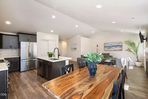 Dining - 62847 NE Daniel Rd, Bend, OR 97701 photo 2 of 2