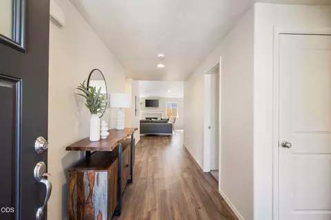 Entry Way - 62847 NE Daniel Rd, Bend, OR 97701 photo 1 of 1