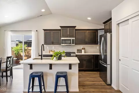 Kitchen - 62847 NE Daniel Rd, Bend, OR 97701 photo 2 of 3