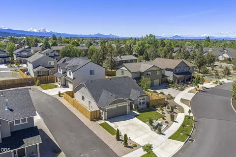 View/Area - 62847 NE Daniel Rd, Bend, OR 97701 photo 4 of 9