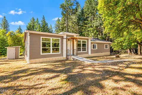 351 Board Shanty Rd, Grants Pass, OR 97527
