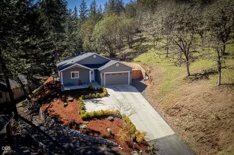 250 Oak Knl, Jacksonville, OR 97530