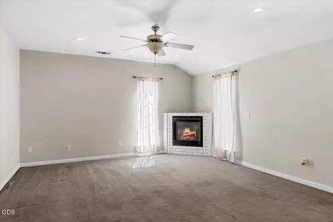 Living - 17 Meadowfield Cir, Eagle Point, OR 97524 photo 5 of 5
