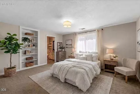 Bedroom - 17 Meadowfield Cir, Eagle Point, OR 97524 photo 1 of 5