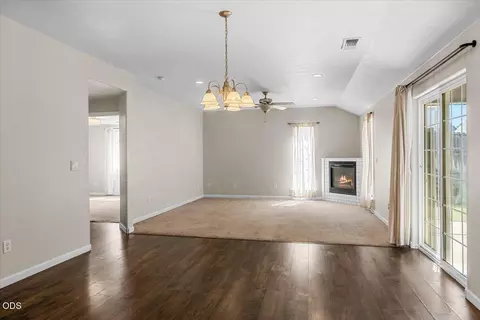 Living - 17 Meadowfield Cir, Eagle Point, OR 97524 photo 4 of 5