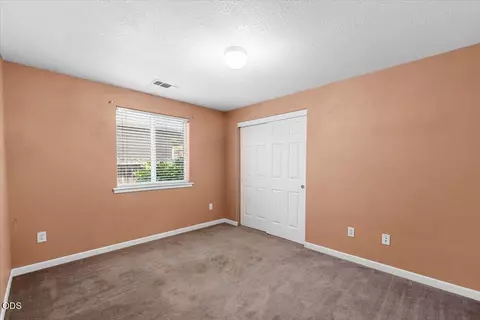 Bedroom - 17 Meadowfield Cir, Eagle Point, OR 97524 photo 4 of 5