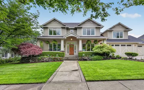 2630 Kerrisdale Ridge Dr, Medford, OR 97504