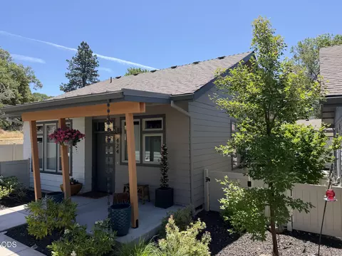 424 Nandina St, Ashland, OR 97520