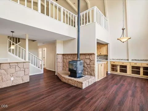 Living - 61170 Ferguson Rd, Bend, OR 97702 photo 2 of 7