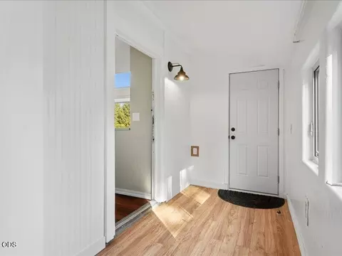 Entry Way - 61170 Ferguson Rd, Bend, OR 97702 photo 5 of 7