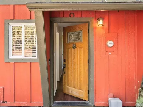 Entry Way - 61170 Ferguson Rd, Bend, OR 97702 photo 2 of 7