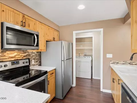Kitchen - 61170 Ferguson Rd, Bend, OR 97702 photo 3 of 5