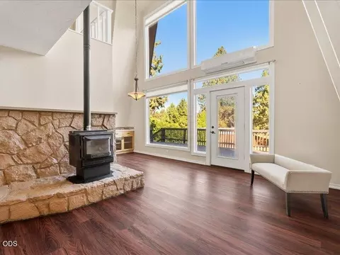 Living - 61170 Ferguson Rd, Bend, OR 97702 photo 3 of 7