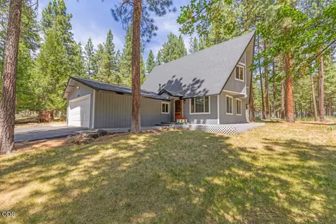 17007 Camp Day Ln, Klamath Falls, OR 97601