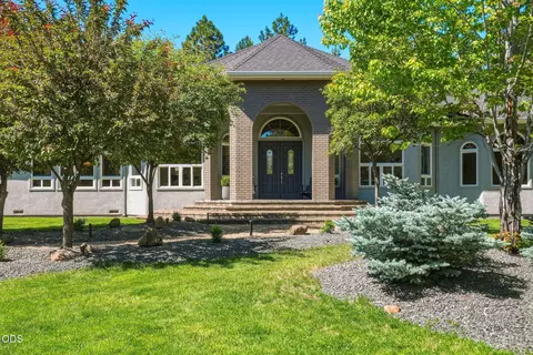 3729 NW Summerfield Rd, Bend, OR 97703