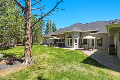 3729 NW Summerfield Rd, Bend, OR 97703