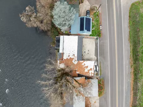 2400 Rogue River Hwy, Gold Hill, OR 97525