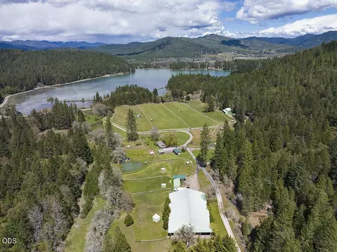 910 Reeves Creek Rd, Selma, OR 97538