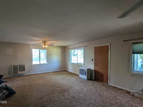 Living - 37419 Modoc Point Rd, Chiloquin, OR 97624 photo 1 of 1
