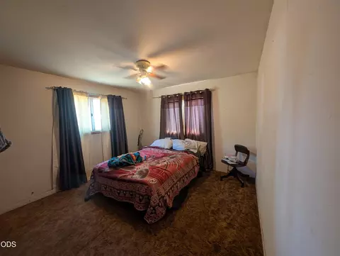Bedroom - 37419 Modoc Point Rd, Chiloquin, OR 97624 photo 2 of 3