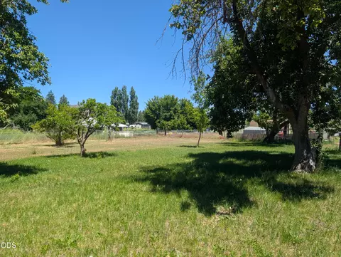 Exterior - 37419 Modoc Point Rd, Chiloquin, OR 97624 photo 2 of 8