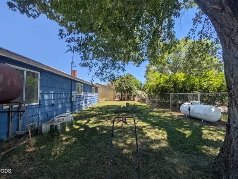 Exterior - 37419 Modoc Point Rd, Chiloquin, OR 97624 photo 4 of 8