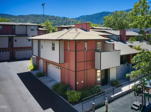 61 S Mountain Ave, Ashland, OR 97520
