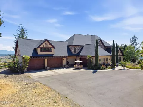 Exterior - 15202 Richards Way, Eagle Point, OR 97524 photo 3 of 27
