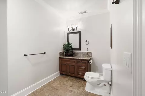 Bath - 15202 Richards Way, Eagle Point, OR 97524 photo 14 of 15