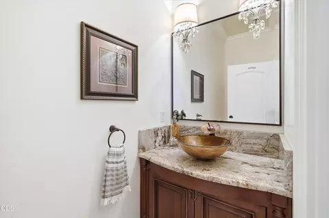 Bath - 15202 Richards Way, Eagle Point, OR 97524 photo 5 of 15