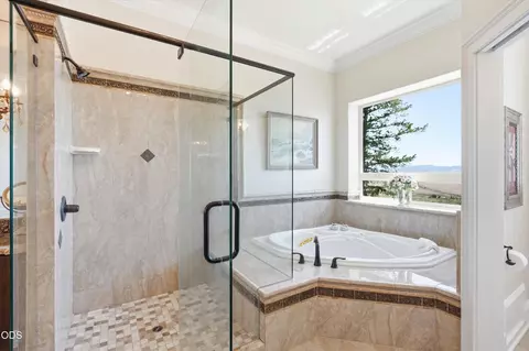 Bath - 15202 Richards Way, Eagle Point, OR 97524 photo 3 of 15