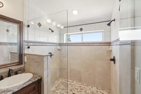 Bath - 15202 Richards Way, Eagle Point, OR 97524 photo 12 of 15