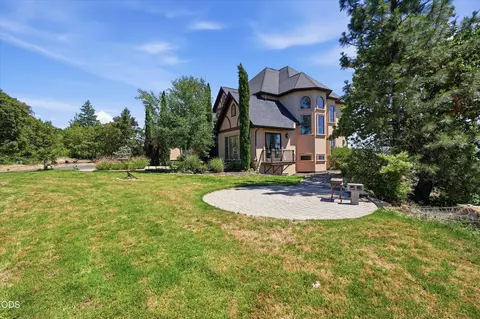 Exterior - 15202 Richards Way, Eagle Point, OR 97524 photo 10 of 27