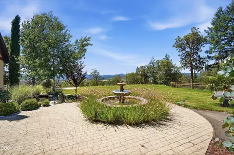 Exterior - 15202 Richards Way, Eagle Point, OR 97524 photo 8 of 27