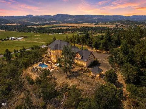 View/Area - 15202 Richards Way, Eagle Point, OR 97524 photo 1 of 4