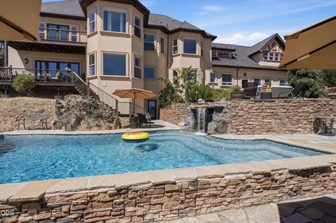 Exterior - 15202 Richards Way, Eagle Point, OR 97524 photo 18 of 27