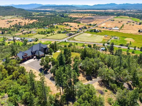 View/Area - 15202 Richards Way, Eagle Point, OR 97524 photo 3 of 4