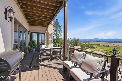 Exterior - 15202 Richards Way, Eagle Point, OR 97524 photo 12 of 27
