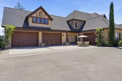 Exterior - 15202 Richards Way, Eagle Point, OR 97524 photo 4 of 27