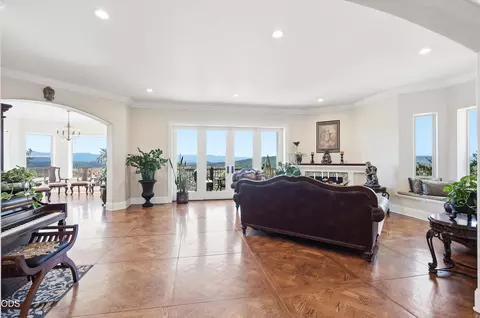 Living - 15202 Richards Way, Eagle Point, OR 97524 photo 1 of 7